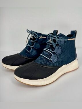 Sorel Blue and Black Out n About III Classic Waterproof Duck Chelsea Boot 10